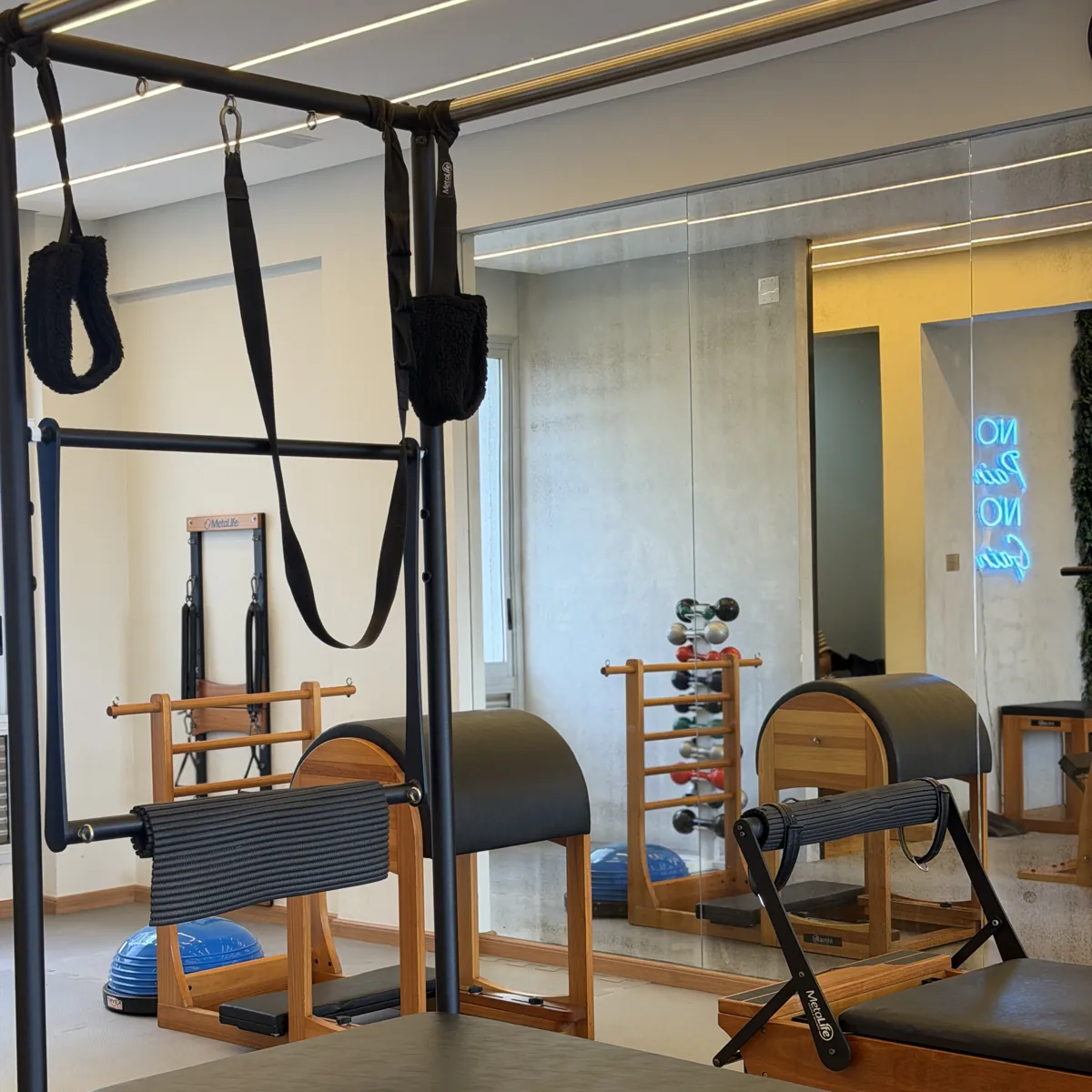 Cadillac e barrel no studio de pilates