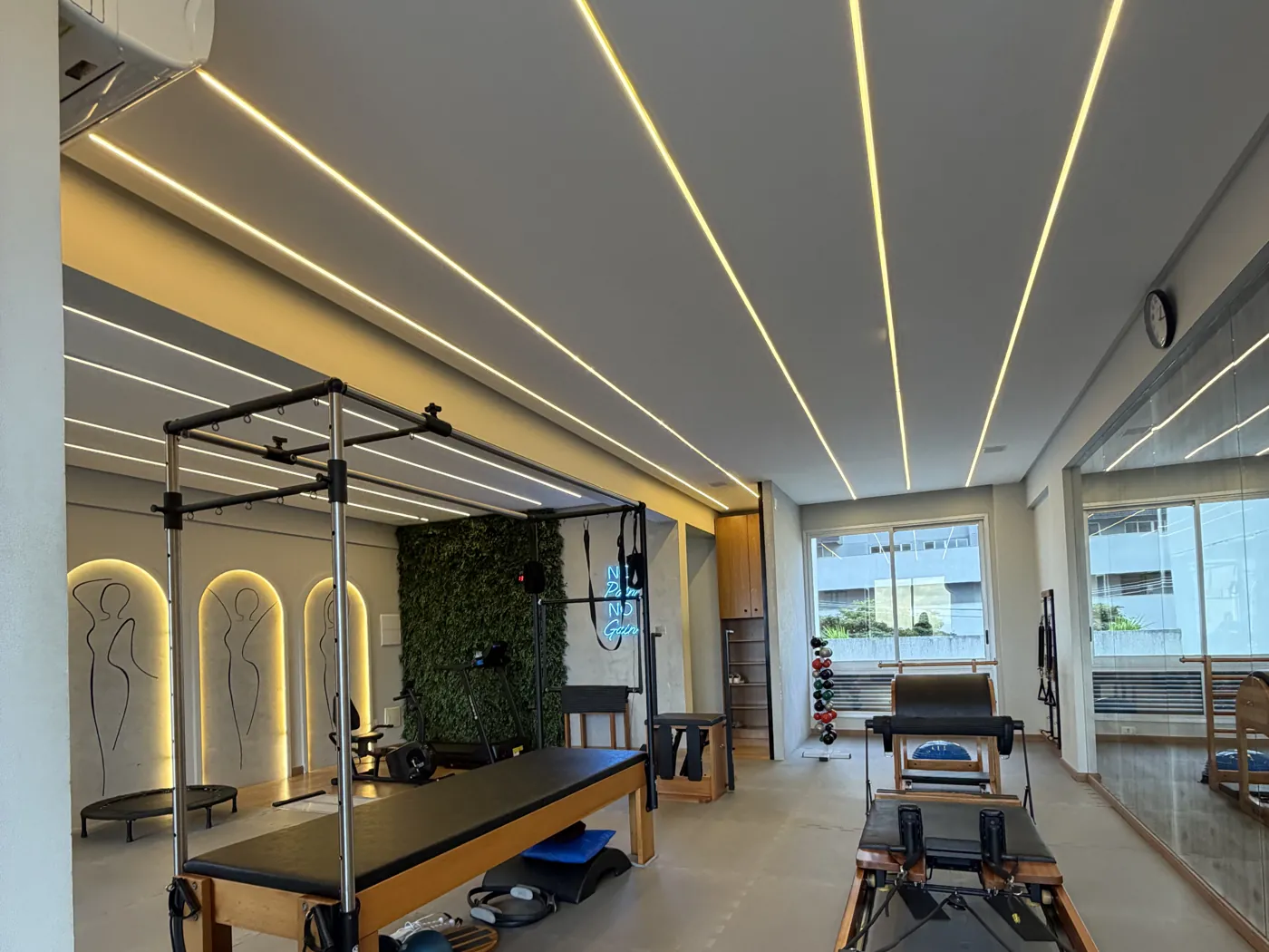 Studio amplo da Life Movement com aparelhos de pilates
